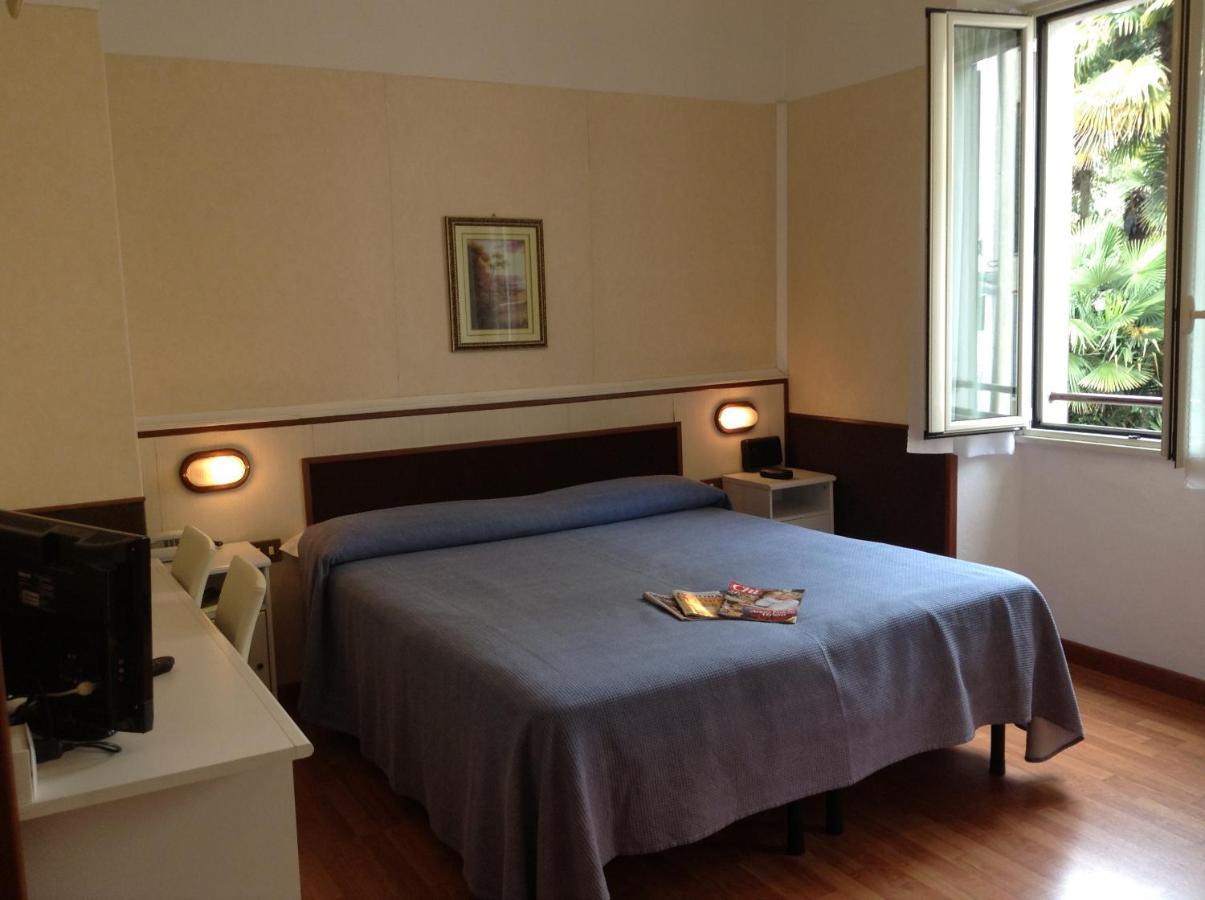 Hotel Eden Бавено Екстериор снимка