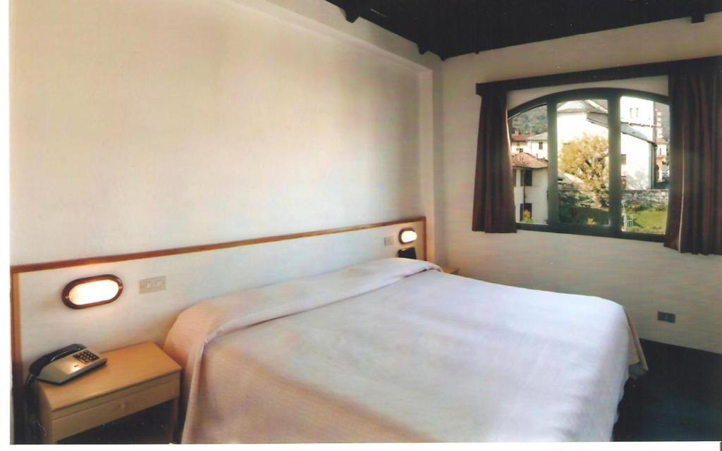Hotel Eden Бавено Стая снимка
