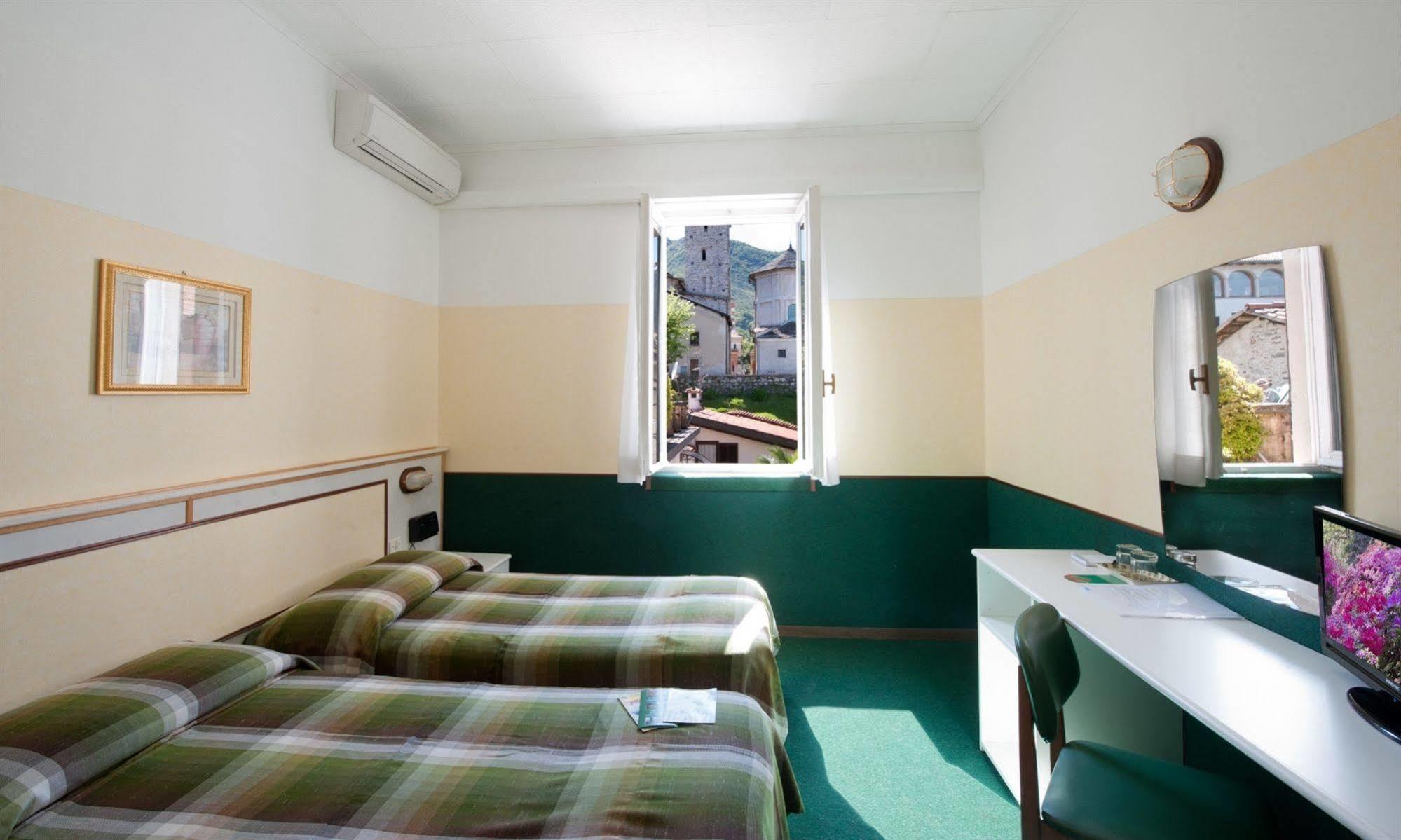 Hotel Eden Бавено Екстериор снимка