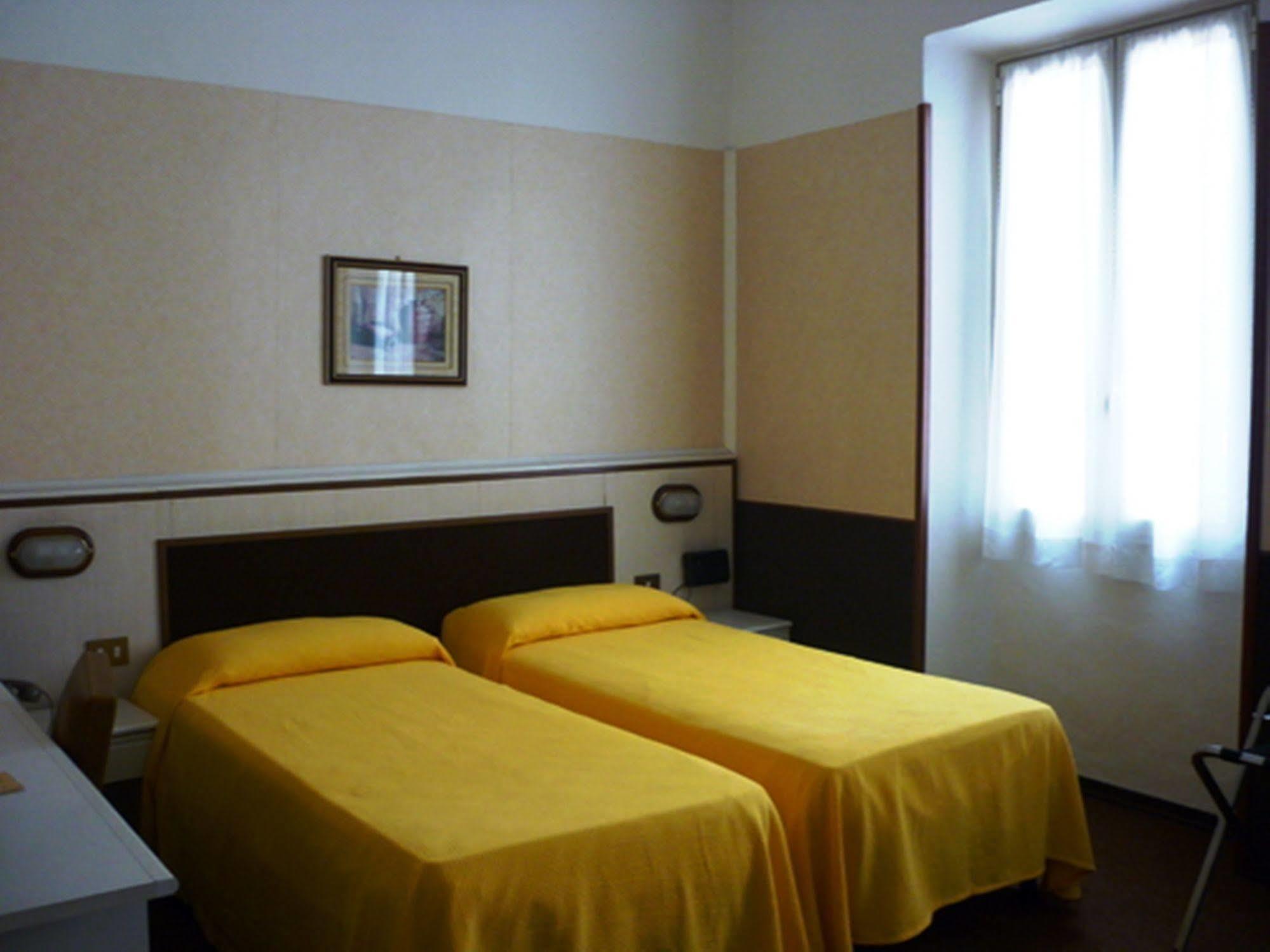 Hotel Eden Бавено Екстериор снимка