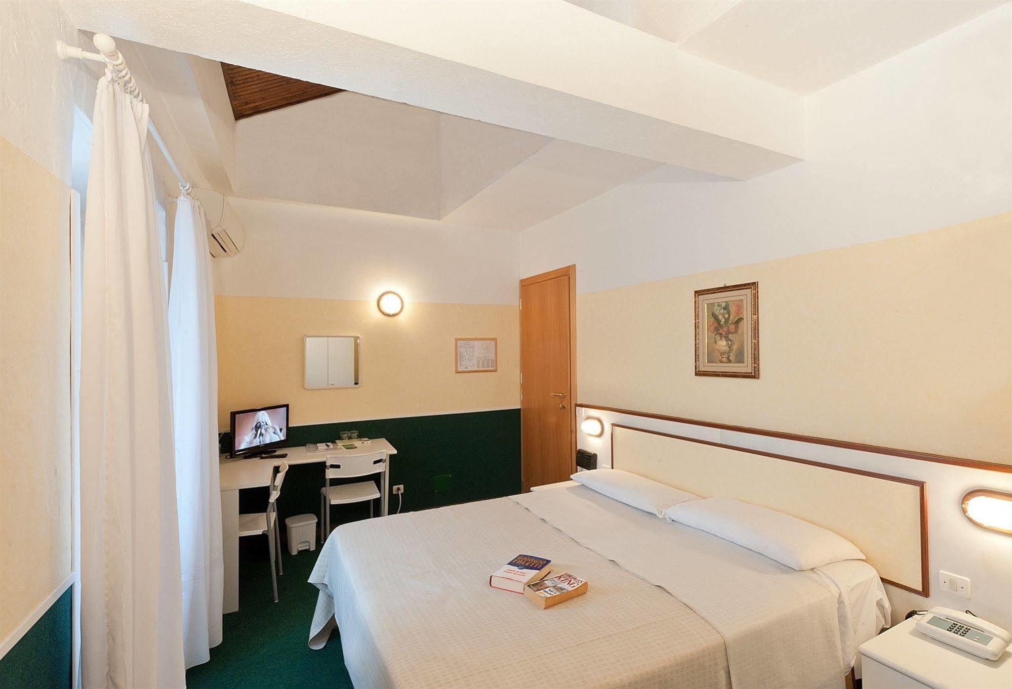 Hotel Eden Бавено Екстериор снимка
